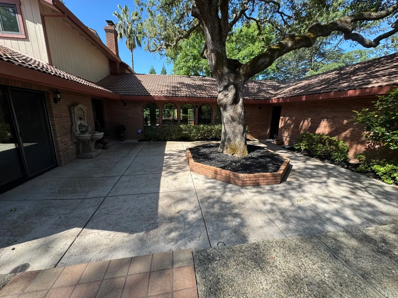 Courtyard before cleaning