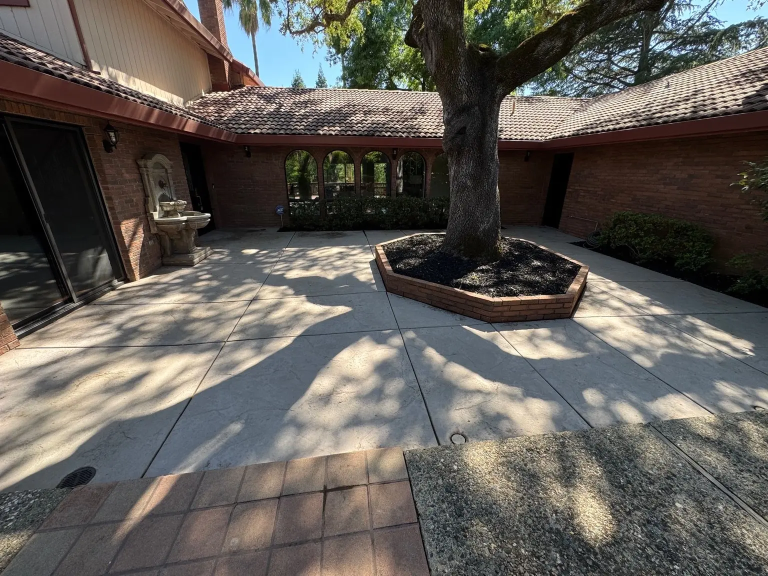 Clean residential courtyard after Wizard Wash service